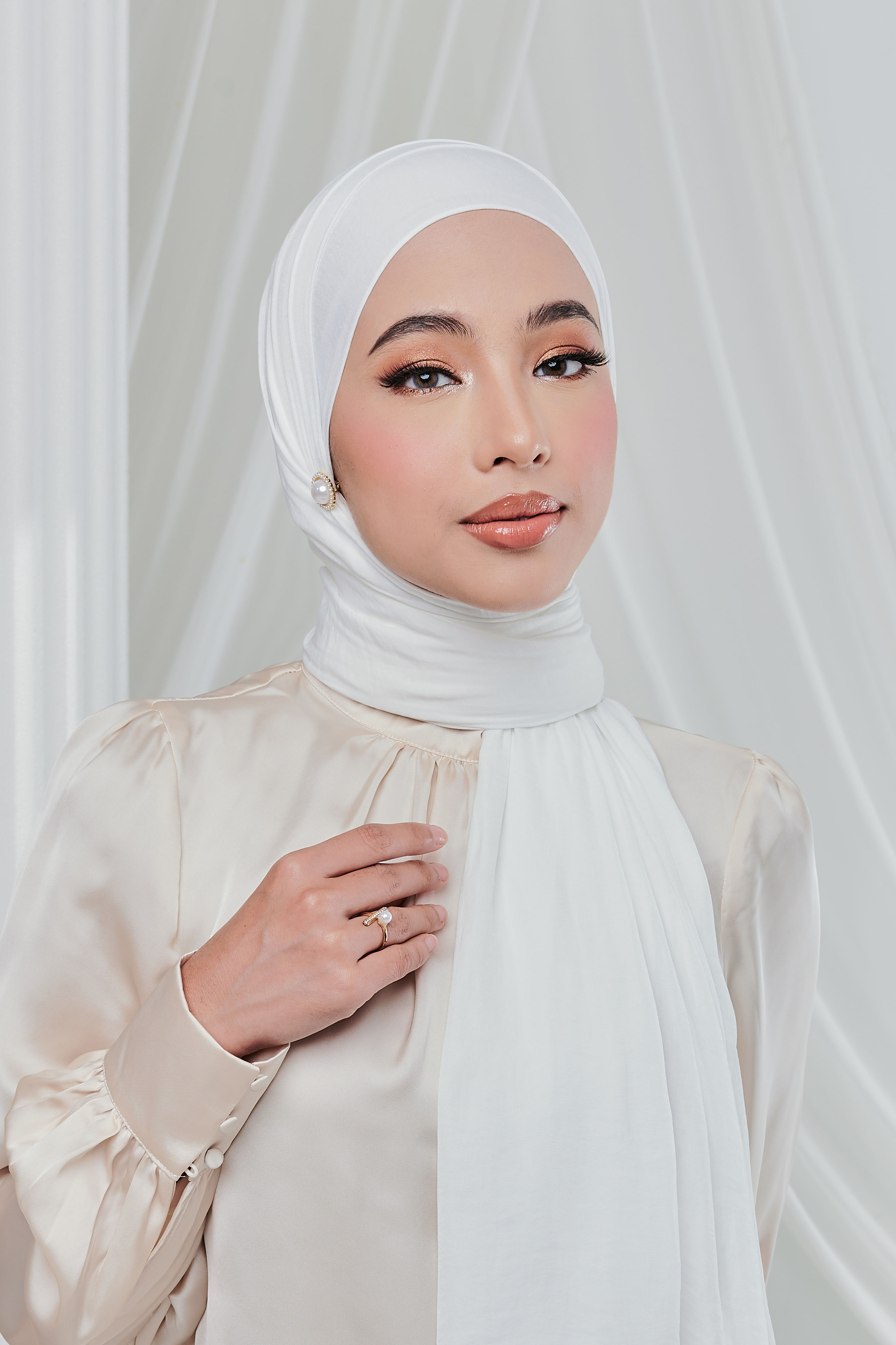 NAYA Ironless shawl in White